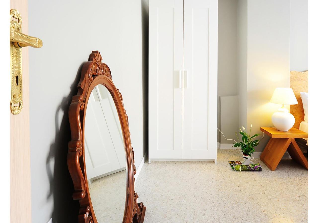 Live In Athens, Psyrri Central Apartments Ngoại thất bức ảnh